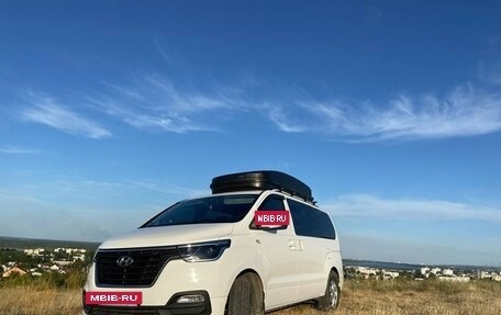Hyundai Grand Starex Grand Starex I рестайлинг 2, 2018 год, 4 000 000 рублей, 12 фотография