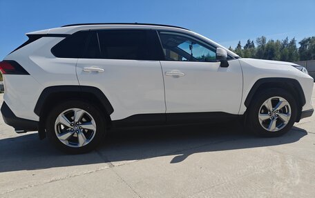 Toyota RAV4, 2019 год, 3 050 000 рублей, 10 фотография