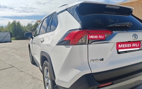 Toyota RAV4, 2019 год, 3 050 000 рублей, 2 фотография