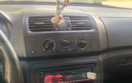 Skoda Fabia II, 2010 год, 400 000 рублей, 4 фотография