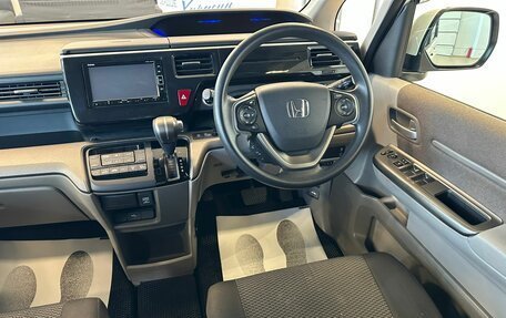 Honda Stepwgn IV, 2017 год, 2 249 900 рублей, 15 фотография
