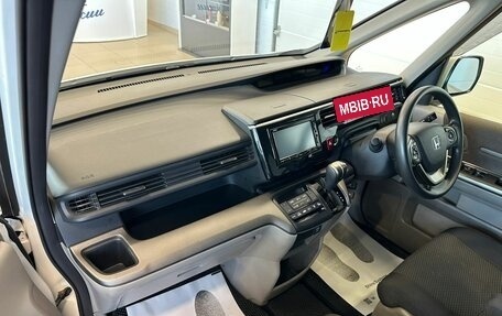 Honda Stepwgn IV, 2017 год, 2 249 900 рублей, 13 фотография
