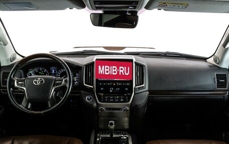 Toyota Land Cruiser 200, 2016 год, 5 199 000 рублей, 13 фотография