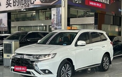 Mitsubishi Outlander III рестайлинг 3, 2021 год, 2 500 000 рублей, 1 фотография