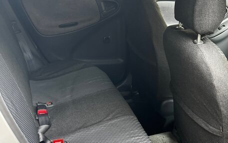 Toyota Vitz, 2000 год, 450 000 рублей, 14 фотография