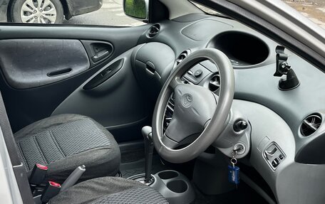 Toyota Vitz, 2000 год, 450 000 рублей, 13 фотография