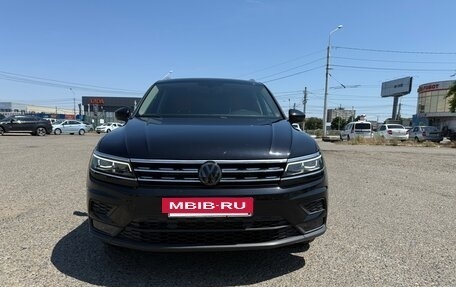 Volkswagen Tiguan II, 2017 год, 1 850 000 рублей, 2 фотография