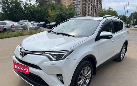 Toyota RAV4, 2018 год, 2 900 000 рублей, 2 фотография