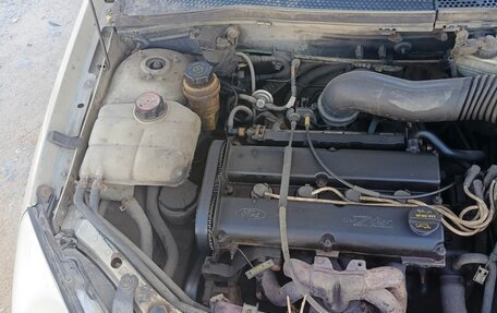 Ford Focus IV, 2001 год, 135 000 рублей, 8 фотография