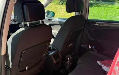 Volkswagen Tiguan II, 2018 год, 3 000 000 рублей, 6 фотография