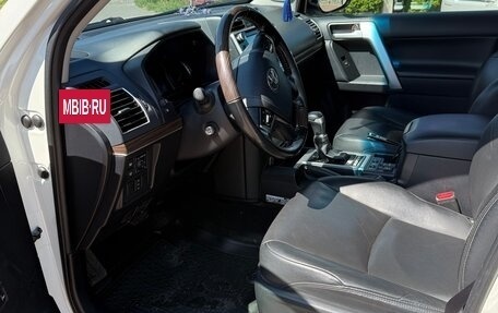 Toyota Land Cruiser Prado 150 рестайлинг 2, 2019 год, 6 000 000 рублей, 10 фотография