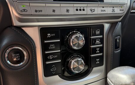 Toyota Land Cruiser Prado 150 рестайлинг 2, 2019 год, 6 000 000 рублей, 19 фотография
