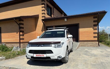Mitsubishi Outlander III рестайлинг 3, 2013 год, 1 570 000 рублей, 3 фотография