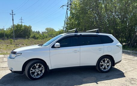 Mitsubishi Outlander III рестайлинг 3, 2013 год, 1 570 000 рублей, 6 фотография