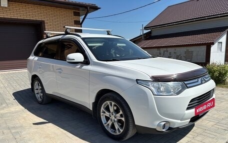 Mitsubishi Outlander III рестайлинг 3, 2013 год, 1 570 000 рублей, 2 фотография
