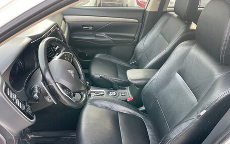 Mitsubishi Outlander III рестайлинг 3, 2013 год, 1 570 000 рублей, 11 фотография
