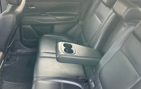 Mitsubishi Outlander III рестайлинг 3, 2013 год, 1 570 000 рублей, 12 фотография