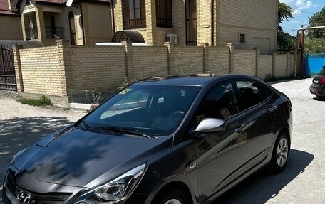 Hyundai Solaris II рестайлинг, 2014 год, 1 200 000 рублей, 2 фотография
