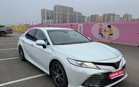 Toyota Camry, 2020 год, 3 300 000 рублей, 2 фотография