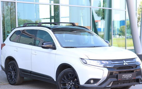 Mitsubishi Outlander III рестайлинг 3, 2021 год, 1 799 000 рублей, 3 фотография