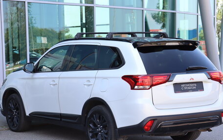Mitsubishi Outlander III рестайлинг 3, 2021 год, 1 799 000 рублей, 8 фотография