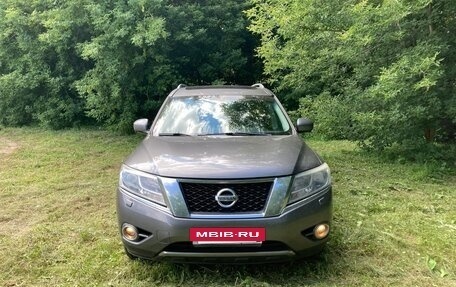 Nissan Pathfinder, 2015 год, 1 380 000 рублей, 2 фотография
