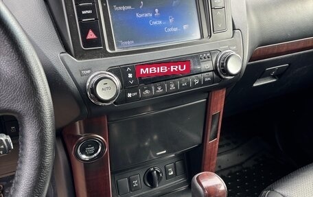 Toyota Land Cruiser Prado 150 рестайлинг 2, 2014 год, 3 000 000 рублей, 11 фотография