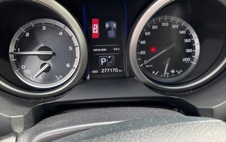 Toyota Land Cruiser Prado 150 рестайлинг 2, 2014 год, 3 000 000 рублей, 12 фотография