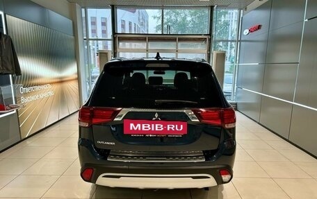 Mitsubishi Outlander III рестайлинг 3, 2022 год, 2 549 000 рублей, 6 фотография