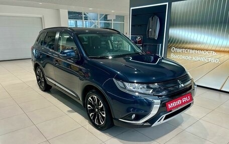 Mitsubishi Outlander III рестайлинг 3, 2022 год, 2 549 000 рублей, 3 фотография