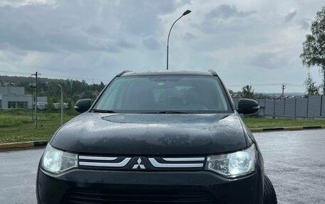Mitsubishi Outlander III рестайлинг 3, 2013 год, 1 100 000 рублей, 1 фотография