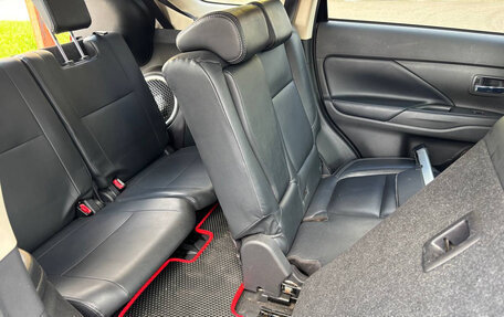 Mitsubishi Outlander III рестайлинг 3, 2018 год, 3 100 000 рублей, 12 фотография