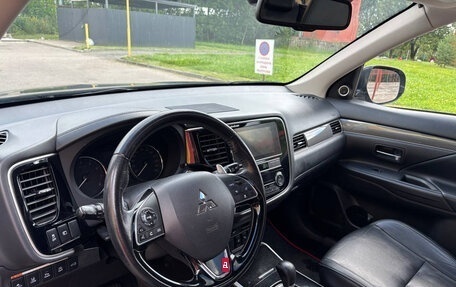 Mitsubishi Outlander III рестайлинг 3, 2018 год, 3 100 000 рублей, 5 фотография