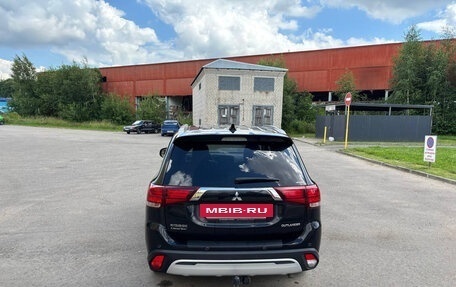 Mitsubishi Outlander III рестайлинг 3, 2018 год, 3 100 000 рублей, 3 фотография