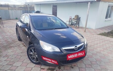 Opel Astra J, 2011 год, 637 000 рублей, 2 фотография