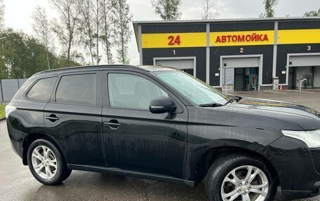 Mitsubishi Outlander III рестайлинг 3, 2013 год, 1 100 000 рублей, 3 фотография