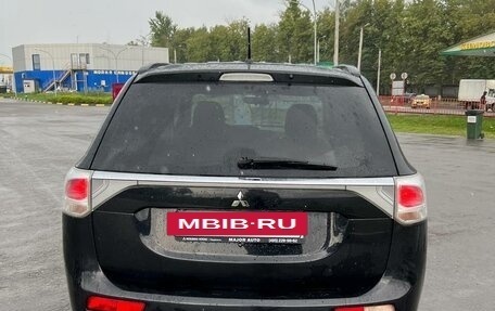 Mitsubishi Outlander III рестайлинг 3, 2013 год, 1 100 000 рублей, 2 фотография