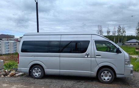 Toyota HiAce H200, 2011 год, 1 800 000 рублей, 3 фотография