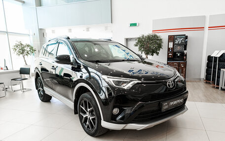 Toyota RAV4, 2017 год, 2 245 000 рублей, 3 фотография