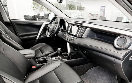 Toyota RAV4, 2017 год, 2 245 000 рублей, 13 фотография