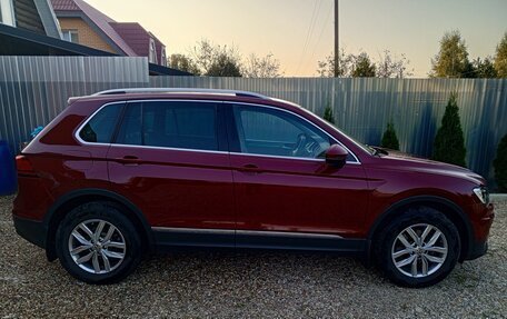 Volkswagen Tiguan II, 2018 год, 2 435 000 рублей, 3 фотография