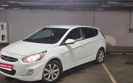 Hyundai Solaris II рестайлинг, 2012 год, 910 000 рублей, 2 фотография
