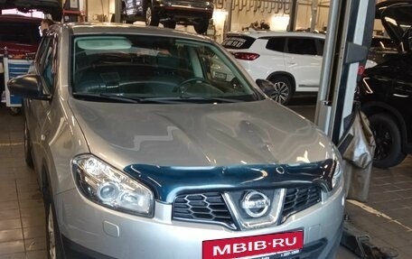 Nissan Qashqai, 2010 год, 900 000 рублей, 2 фотография