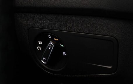 Volkswagen Tiguan II, 2019 год, 2 399 000 рублей, 11 фотография
