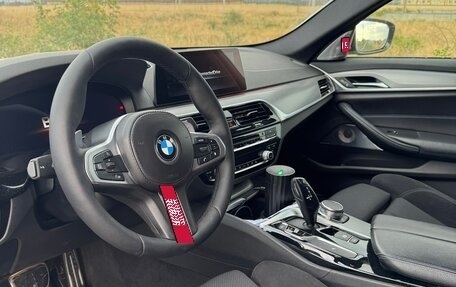 BMW 5 серия, 2018 год, 1 900 000 рублей, 3 фотография