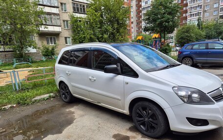 Opel Zafira B, 2013 год, 670 000 рублей, 2 фотография
