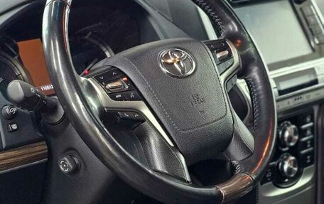 Toyota Land Cruiser Prado 150 рестайлинг 2, 2018 год, 4 800 000 рублей, 2 фотография