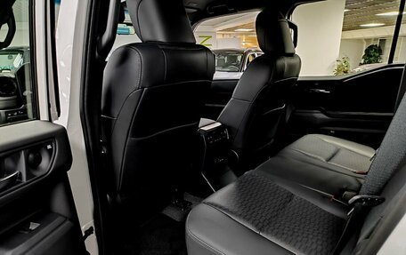 Toyota Land Cruiser Prado, 2024 год, 13 890 000 рублей, 12 фотография