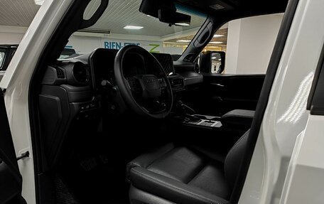 Toyota Land Cruiser Prado, 2024 год, 13 890 000 рублей, 8 фотография