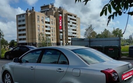 Toyota Avensis III рестайлинг, 2006 год, 710 000 рублей, 2 фотография
